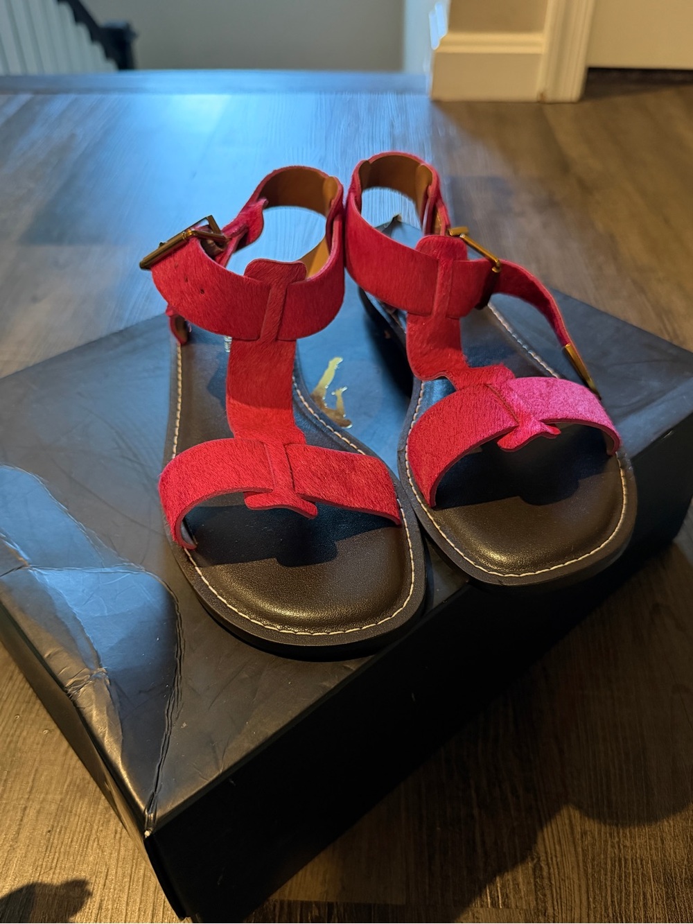Women’s pink Suede T-Strap Sandals